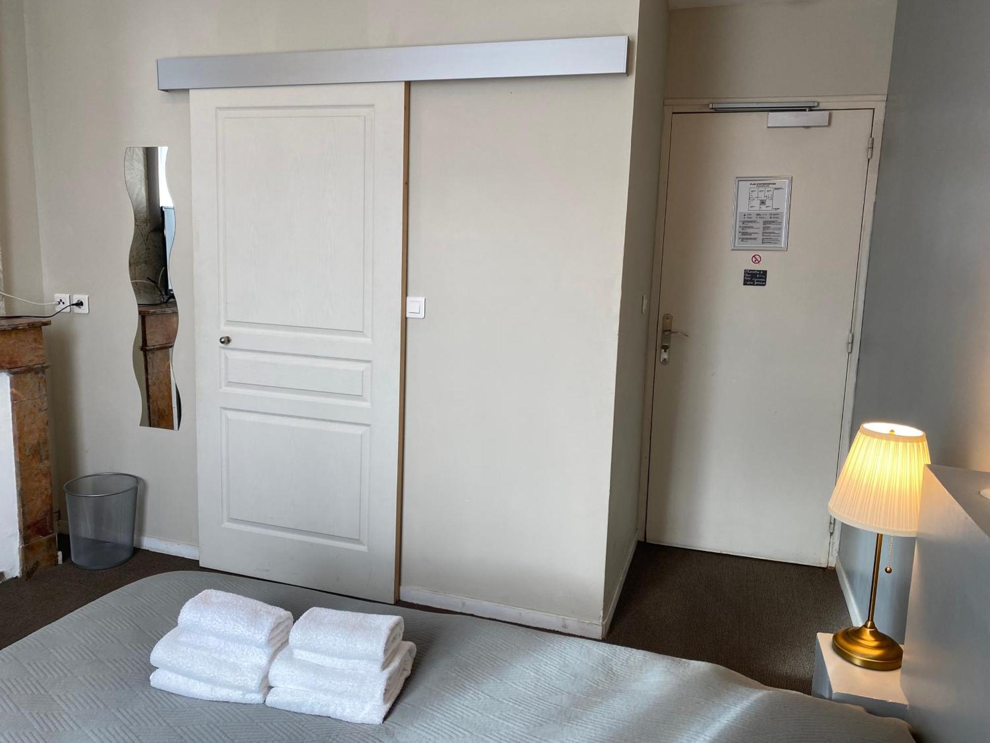 Hotel Saint Yves Нант Экстерьер фото